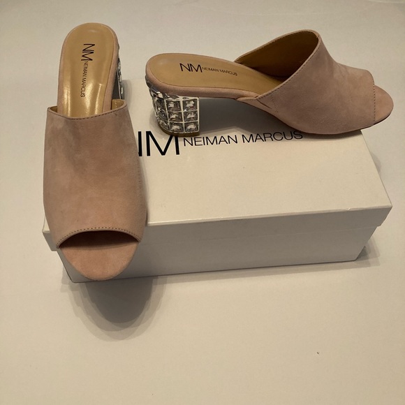 Neiman Marcus Slides - Picture 2 of 8